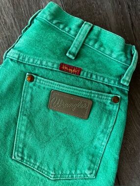 Vintage 1990’s Wrangler Cowboy Cut Denim Tapered Leg Jeans Women’s Size 27x30”